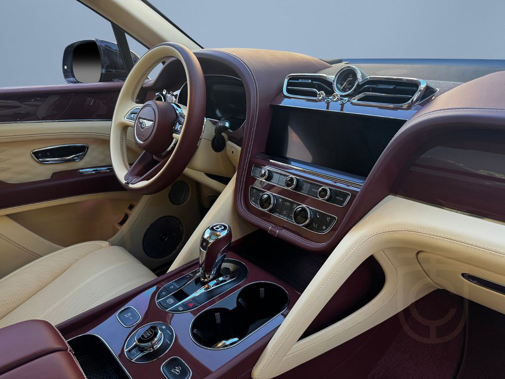 Bentley Bentayga AZURE V8 - MY25 - BENTLEY BERLIN -