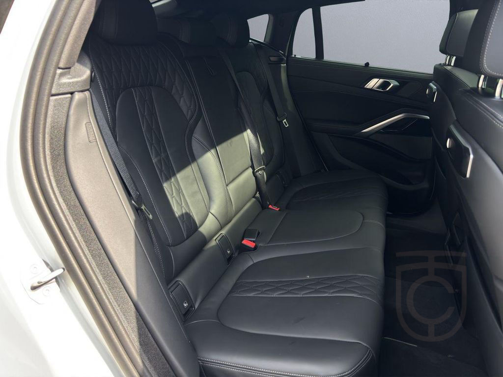 BMW X6 xDrive40d | M-SPORT | AHK | Harman | PANO |