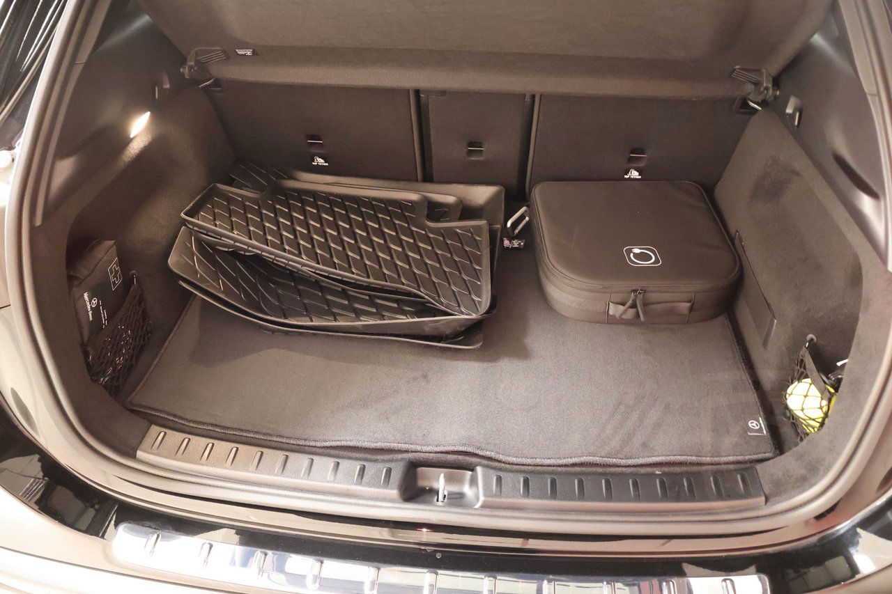 Mercedes-Benz EQA 300 4MATIC AMG ADVANCED PLUS