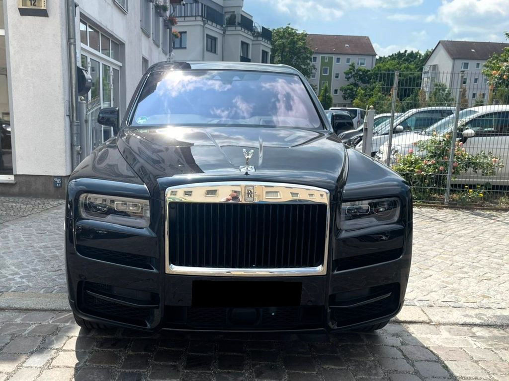 Rolls-Royce Cullinan Bespoke HUD TV
