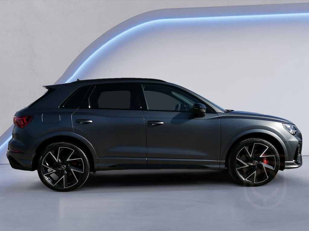 Audi RS Q3 S tronic PANO+MATLACK+280VMAX+AHK+KERAMIK