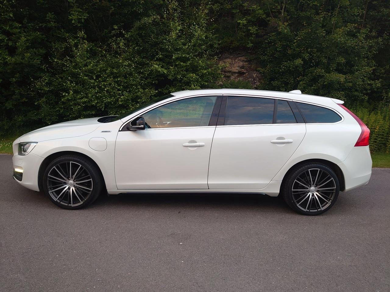 Volvo V60 D6 PLUG IN HYBRID SUMMUM Pro BLACK LINE