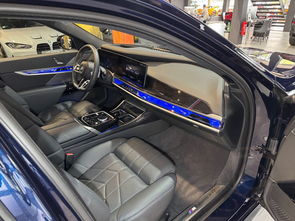 BMW 740d xDrive M Sport~PANO SKY~KAMERA 360~HEAD-UP