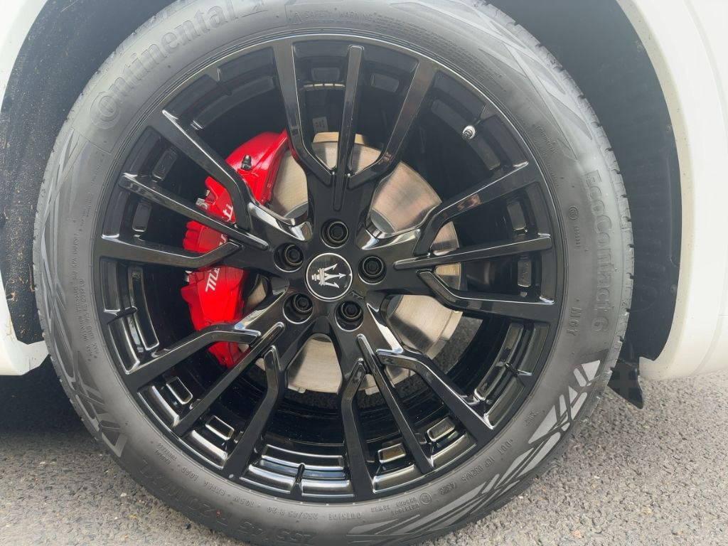Maserati Grecale Modena MY24 Mild Hybrid MIT AHK 330 PS -