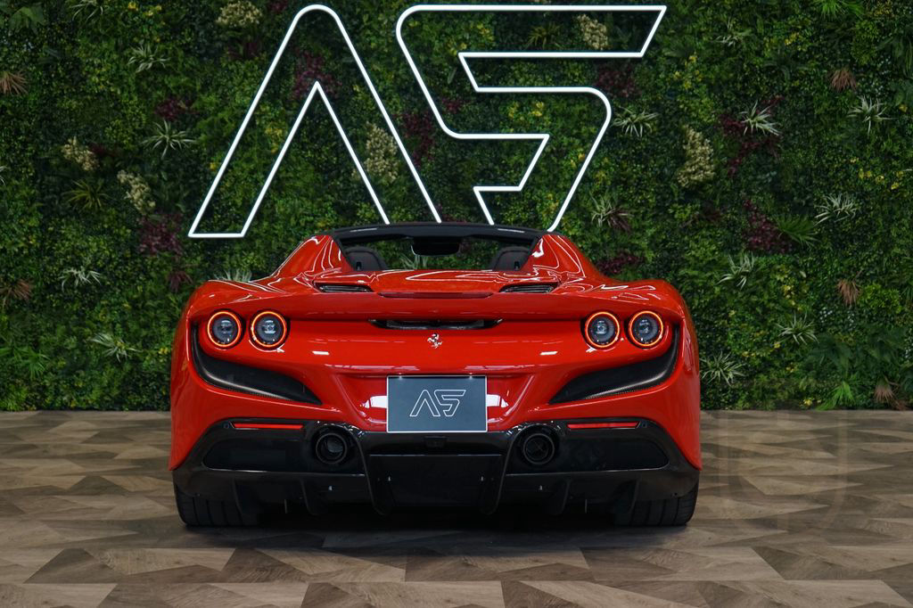 Ferrari F8*SPIDER*LIFT*CARBON*WARRANTY*295.372€ NETTO