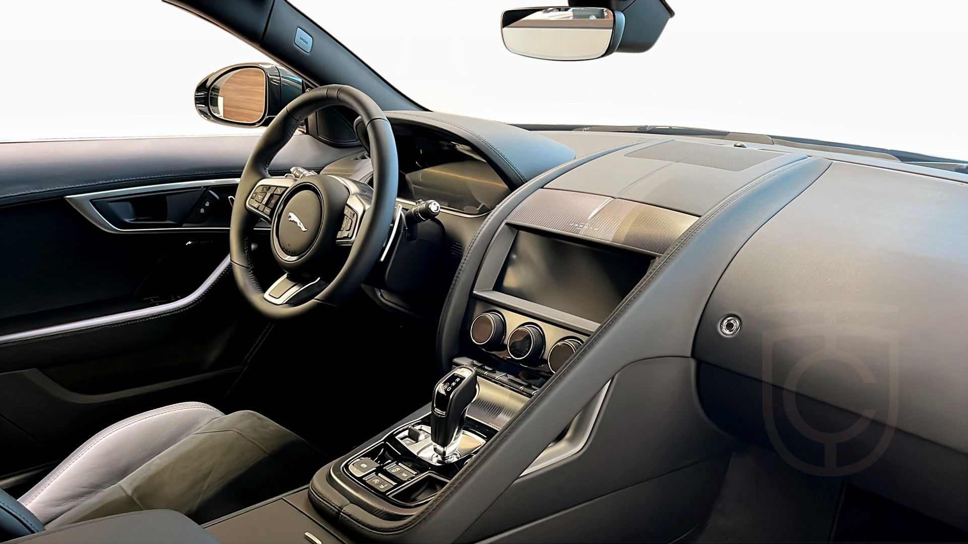 Jaguar F-Type P300