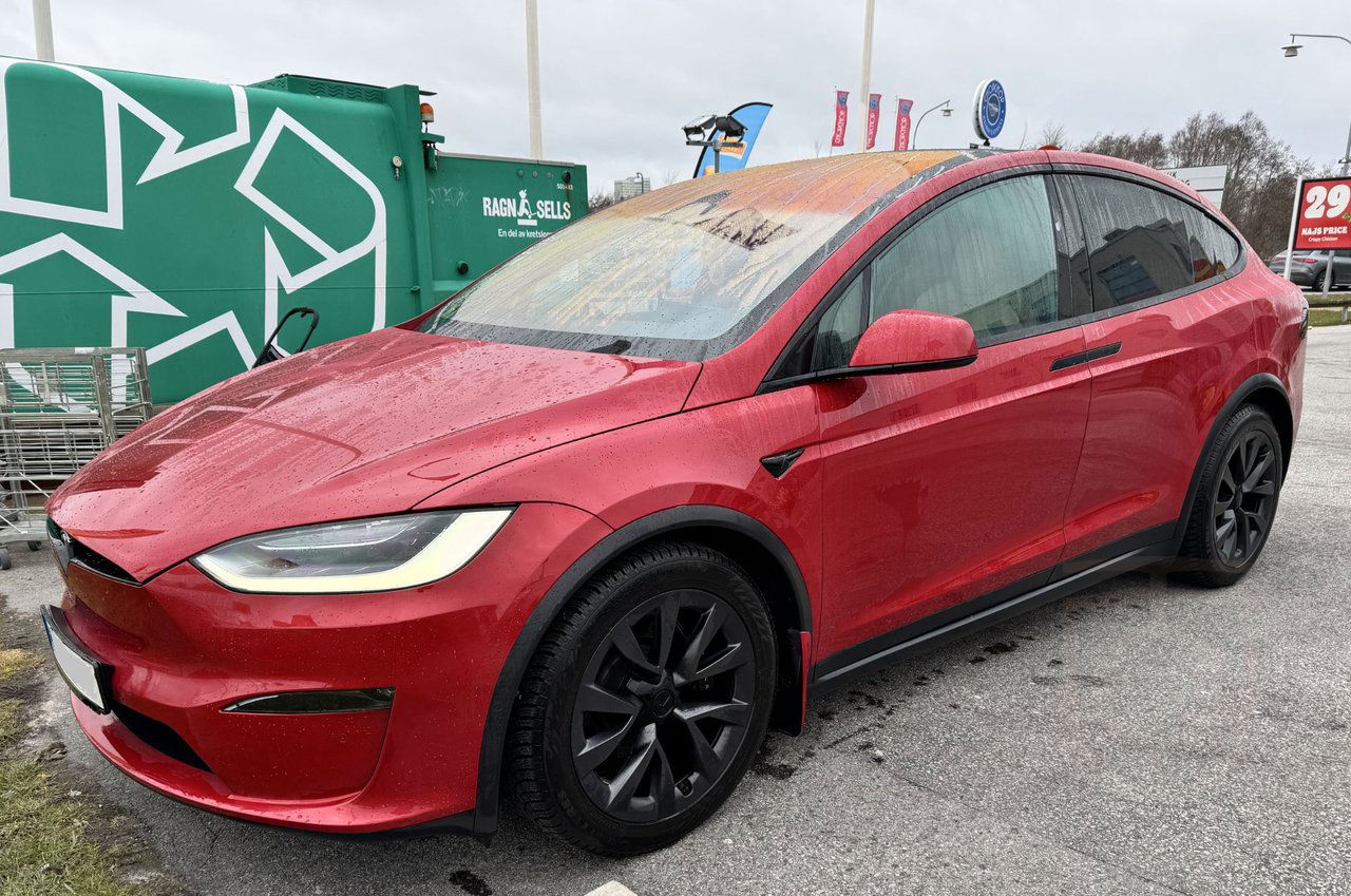 Tesla Model X PLAID