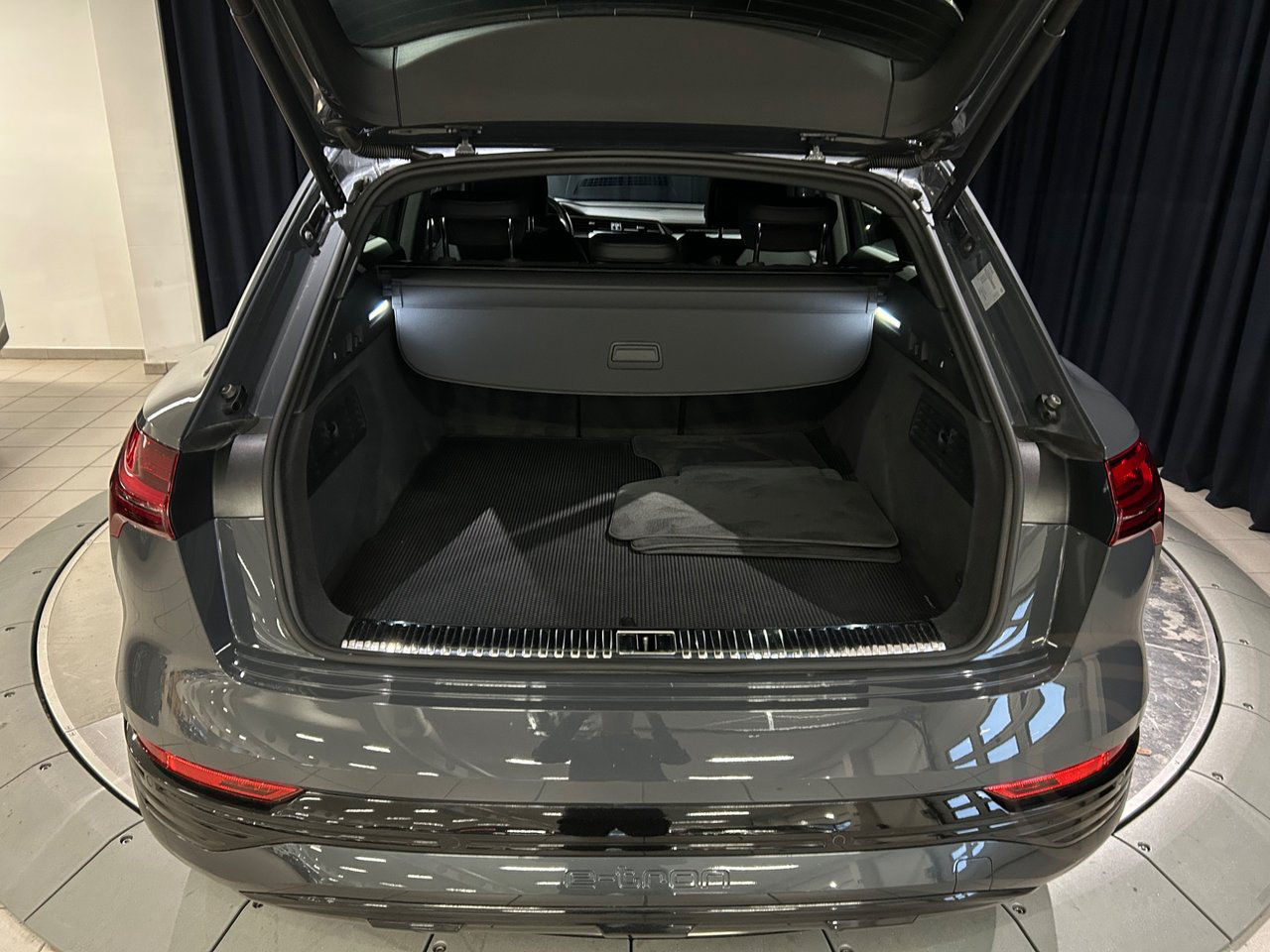 Audi Q8 50 e-tron quattro