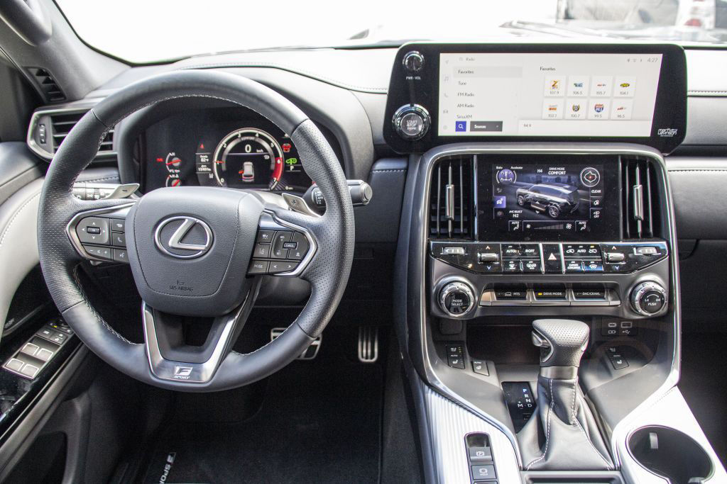 Lexus LX 600 F SPORT