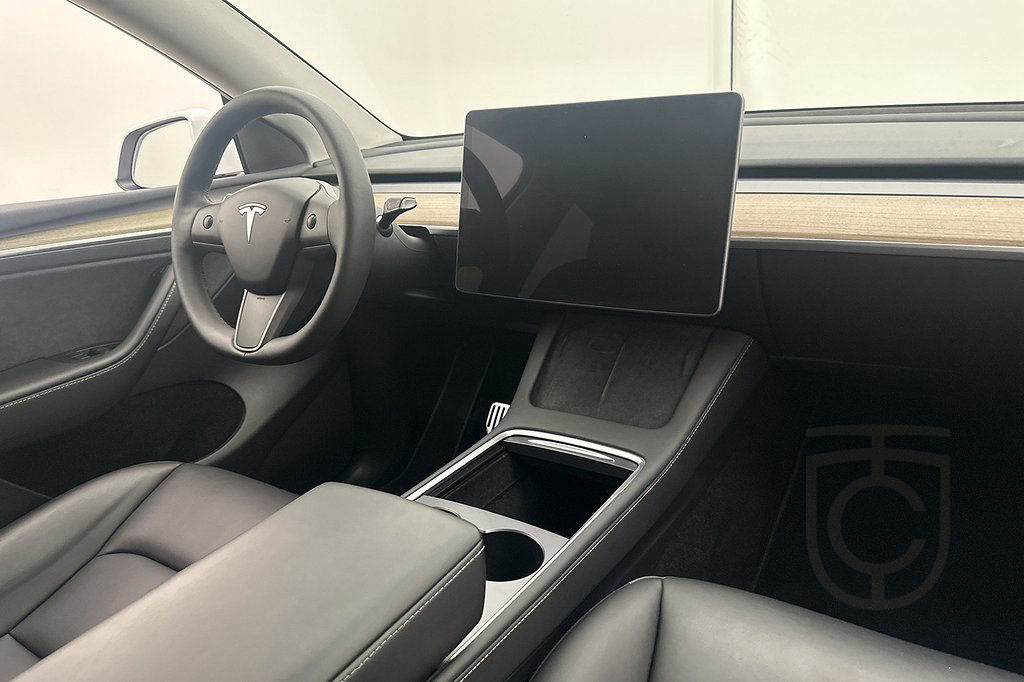 Tesla Model Y Standard Range RWD