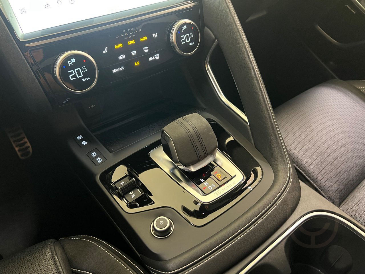 Jaguar E-Pace P300e PHEV R-Dynamic