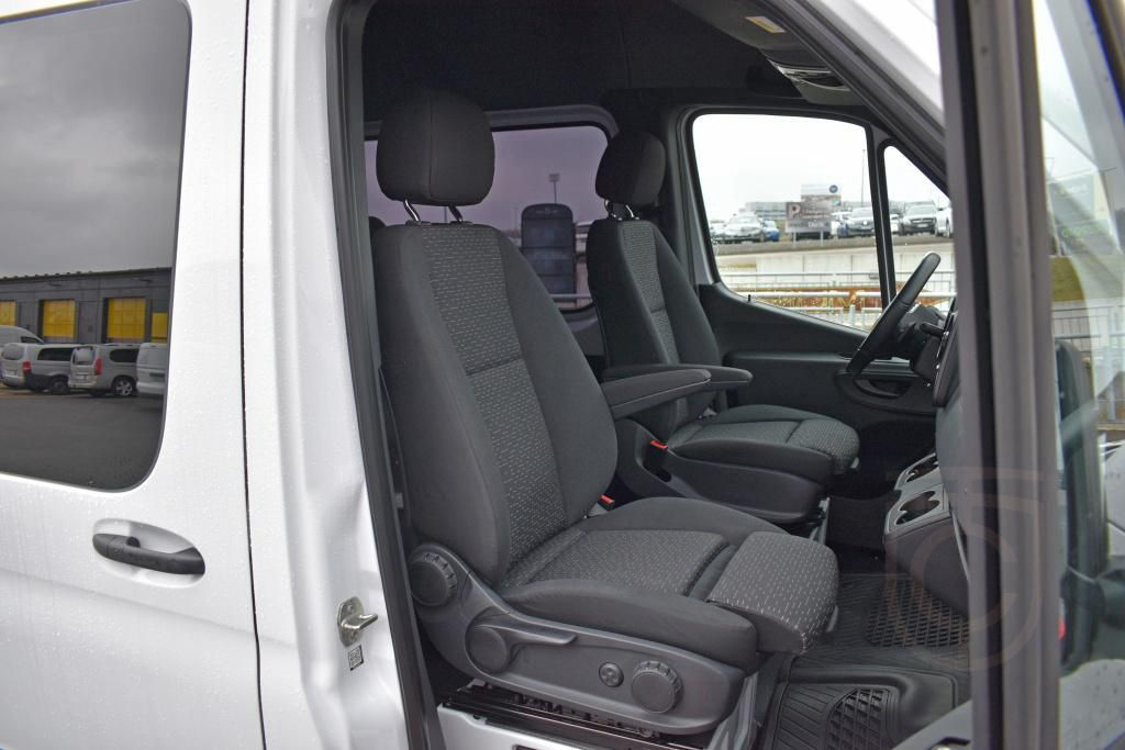 Mercedes-Benz Sprinter 319 Tourer 4x4 LED*Cam*Navi*Distronic
