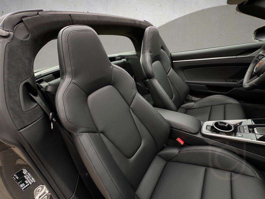 Porsche 992 911 Targa 4 S Tageszul achatgrau Top Komb
