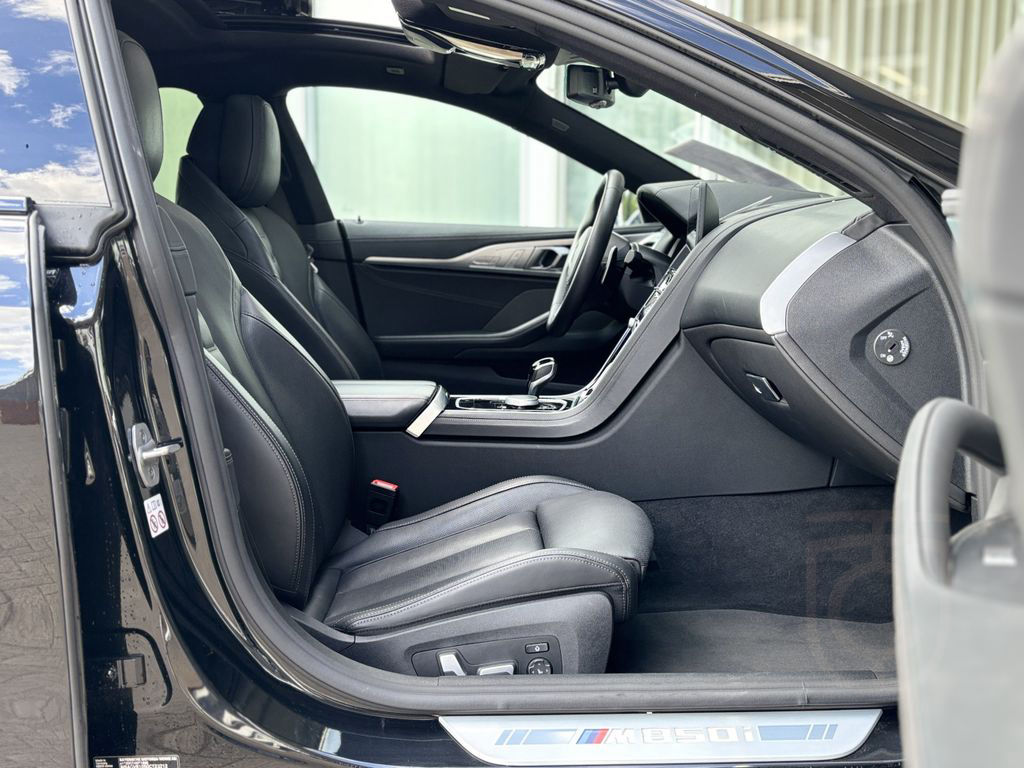 BMW M850 i xDrive PANO ACC LEDERVOLL!!1. Hd.