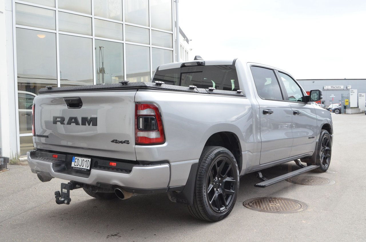 Dodge RAM 5.7 V8 HEMI AWD Laramie Black
