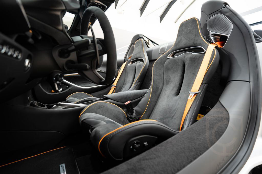 McLaren Artura Spider
