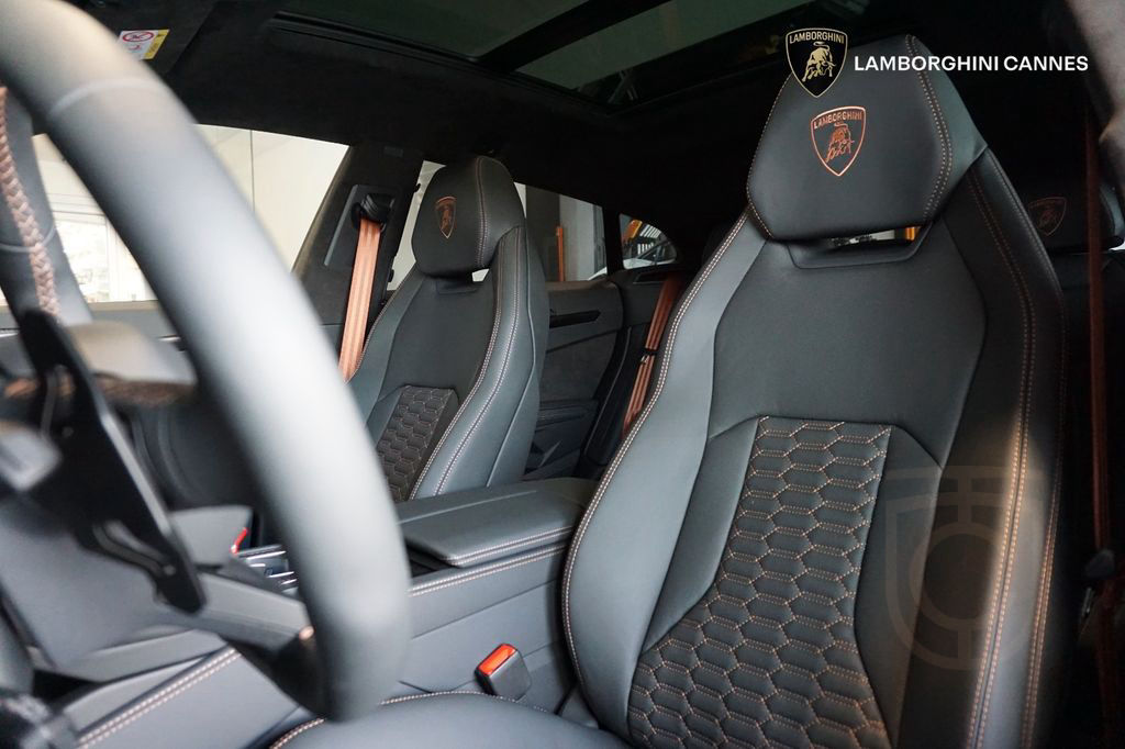 Lamborghini Urus S - 666 hp - Carbon / Akrapovic - VAT