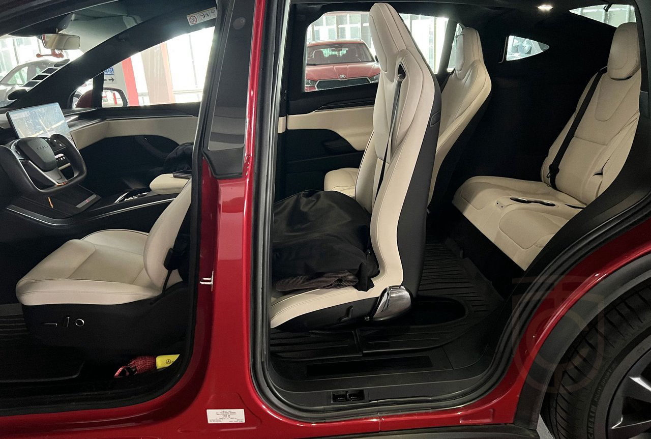Tesla Model X PLAID