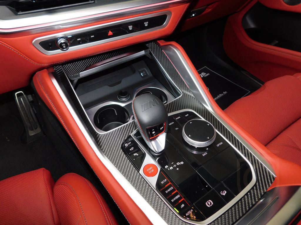 BMW XM (BMW Individual Merino/Soft-Close/Carbon)