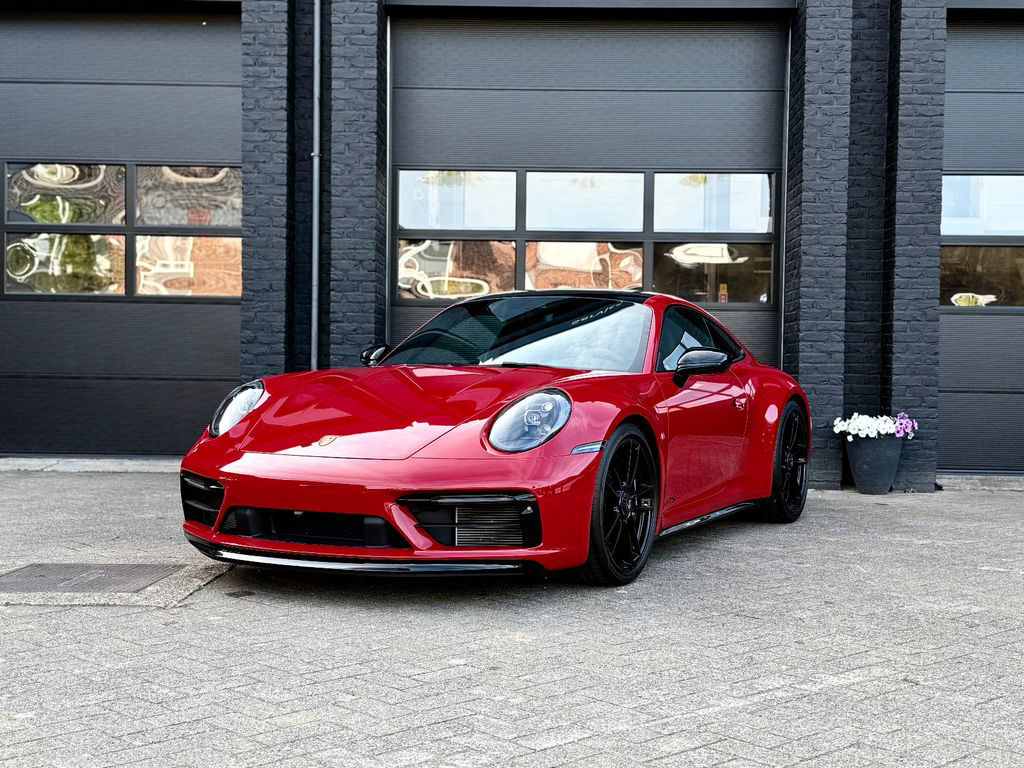 Porsche 911 Carrera 4 GTS