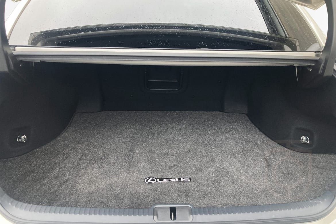 Lexus ES 300h 2.5 Limited Edition