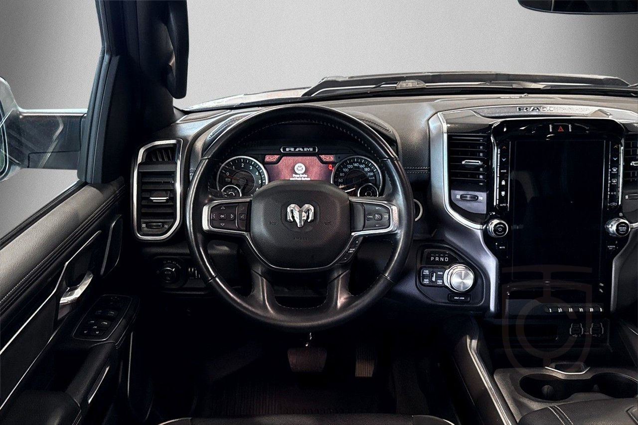 Dodge RAM 1500 V8 HEMI 4x4 LARAMIE NIGHT PANO