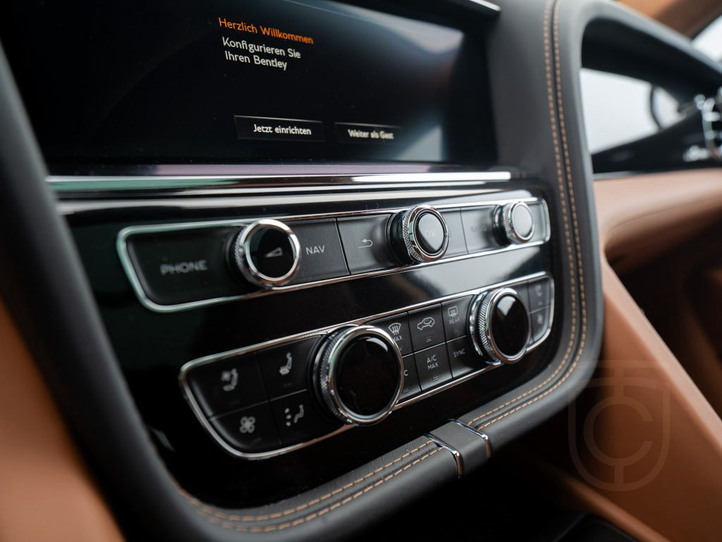 Bentley Bentayga Azure V8