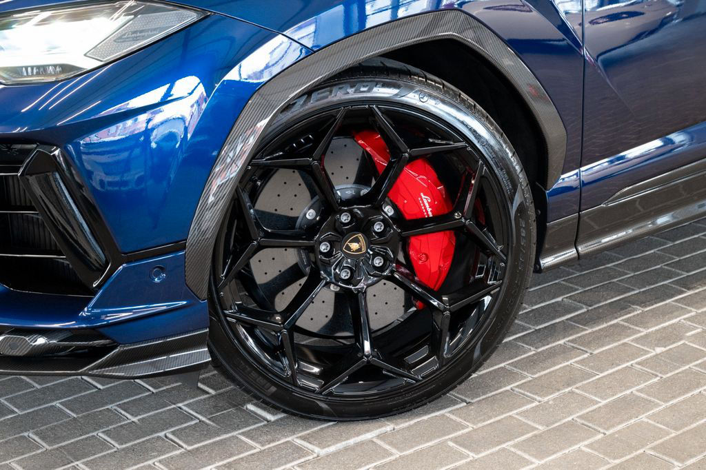 Lamborghini Urus Performante|FULL CARBON|AKRAPOVIC|B&O|VOLL
