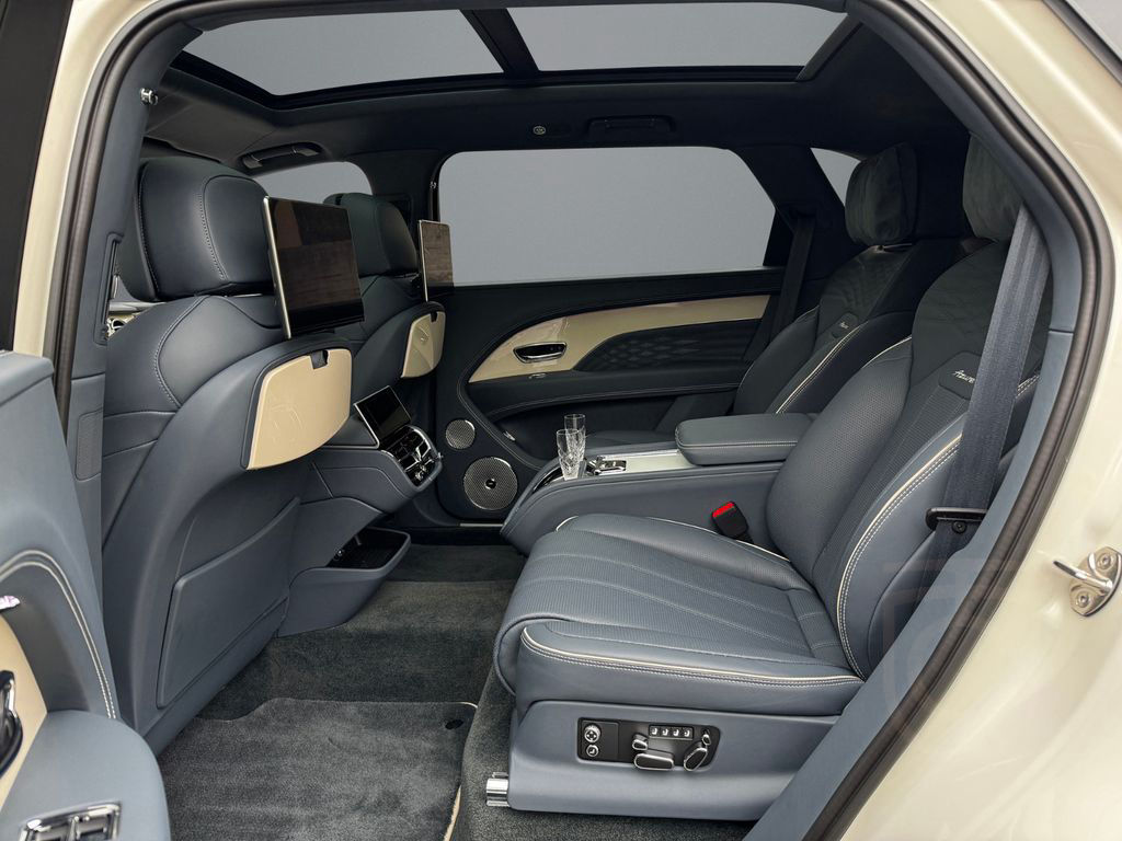 Bentley Bentayga V8 EWB Azure -NP: 356T€ -BENTLEY BERLIN