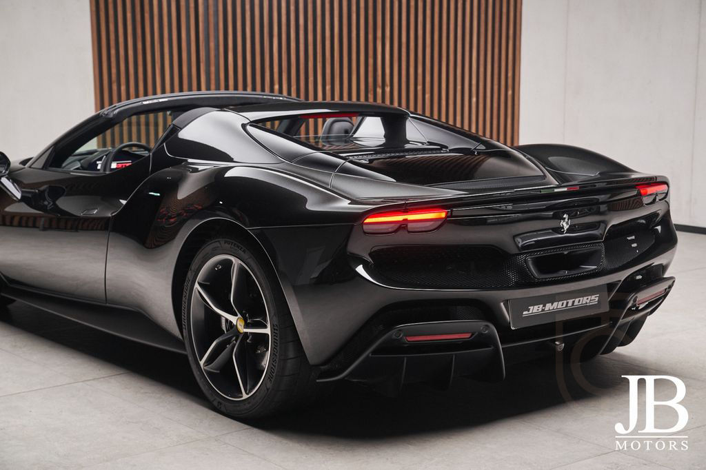 Ferrari 296 GTS Nero Daytona LIFT JBL CARBON SURROUND