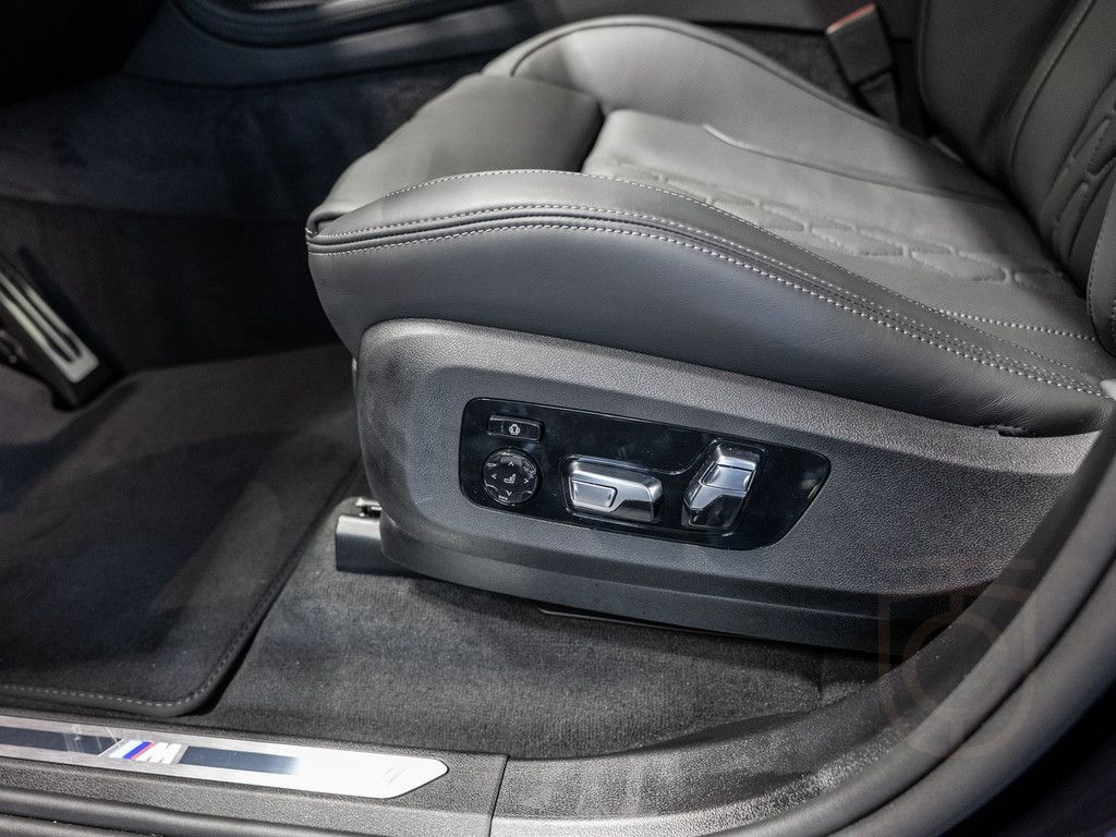 BMW X7 xDrive 40d M-Sport Pro PANO AHK 360° HUD LED