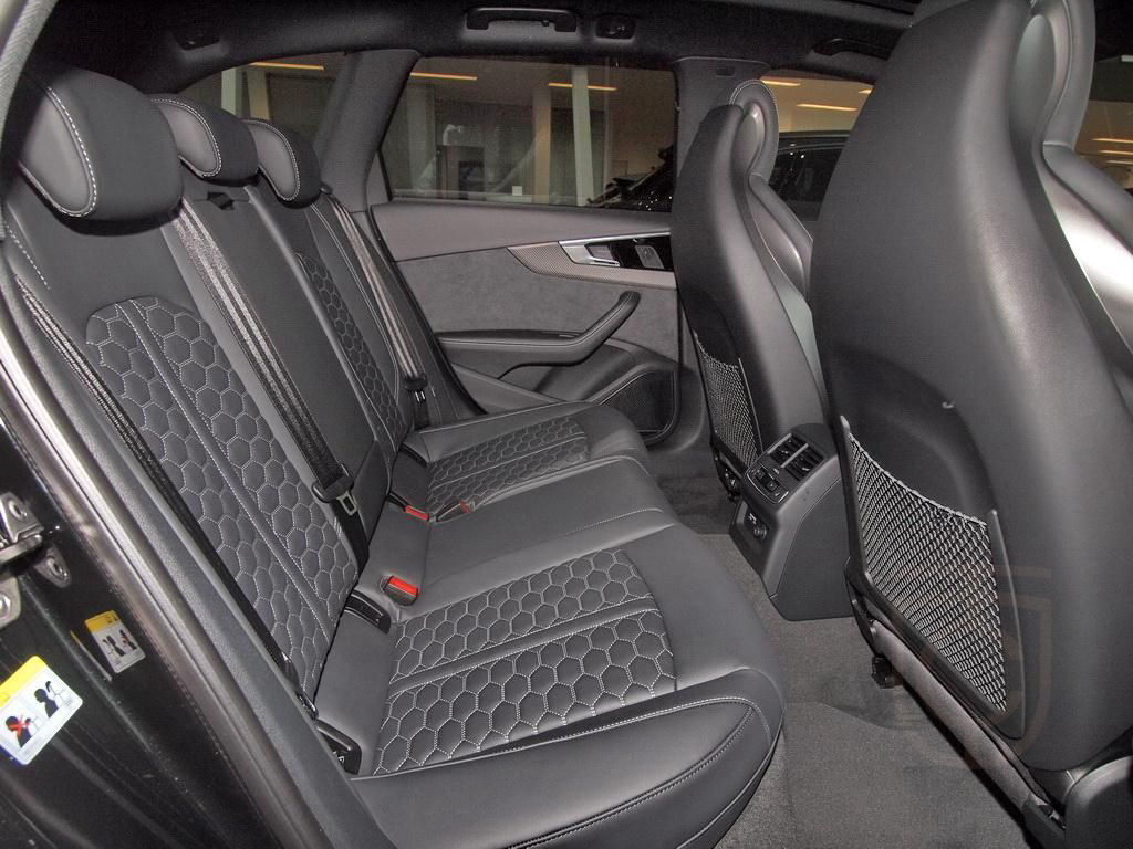 Audi RS4 Competition 331(450) kW(PS) tiptronic Alu-20