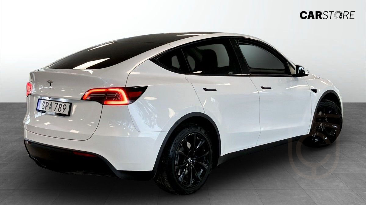 Tesla Model Y Standard Range RWD