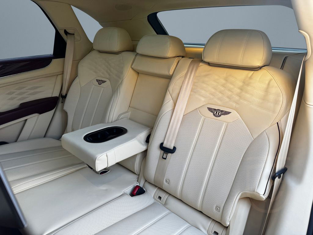 Bentley Bentayga AZURE V8 - MY25 - BENTLEY BERLIN -