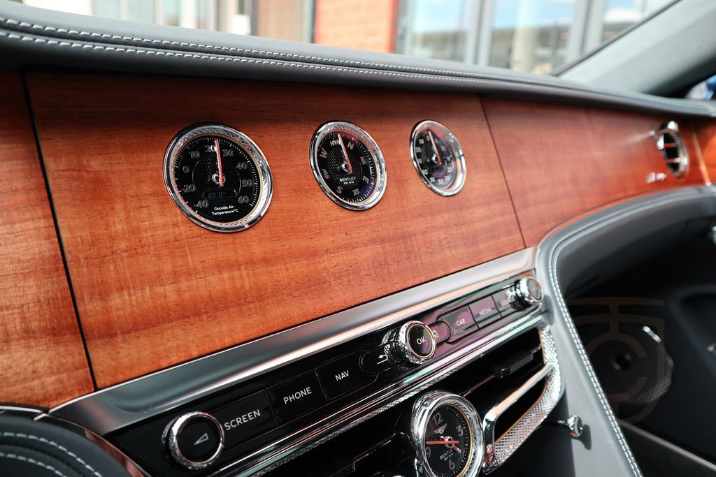 Bentley Flying Spur Azure Hybrid *NAIM*RSE*TV*