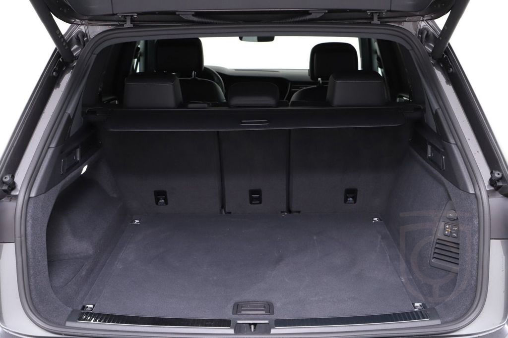 Volkswagen Touareg 3.0 TDI 4M Tip. R-Line Trailer Assist Hu