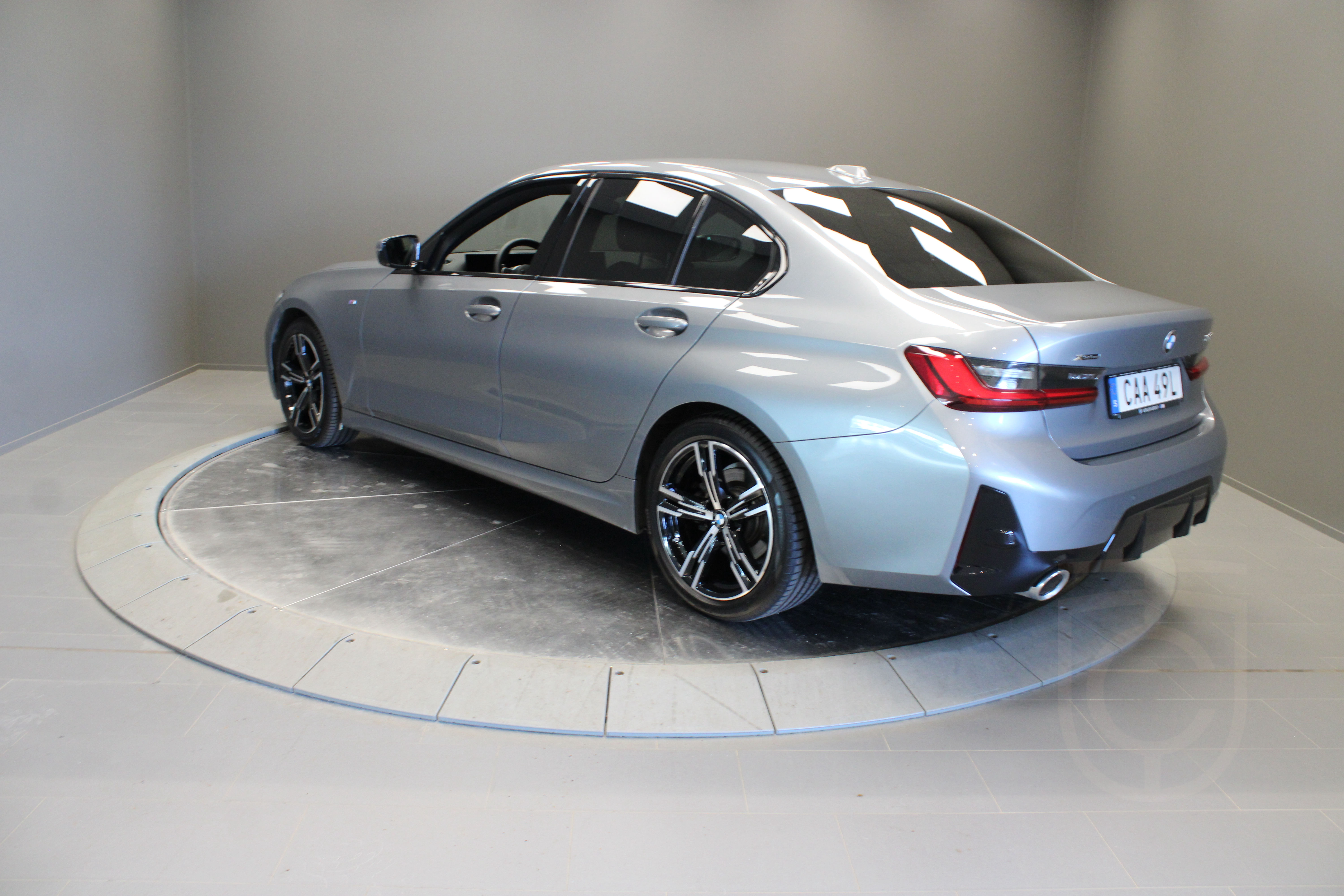 BMW 320i xDrive Sedan