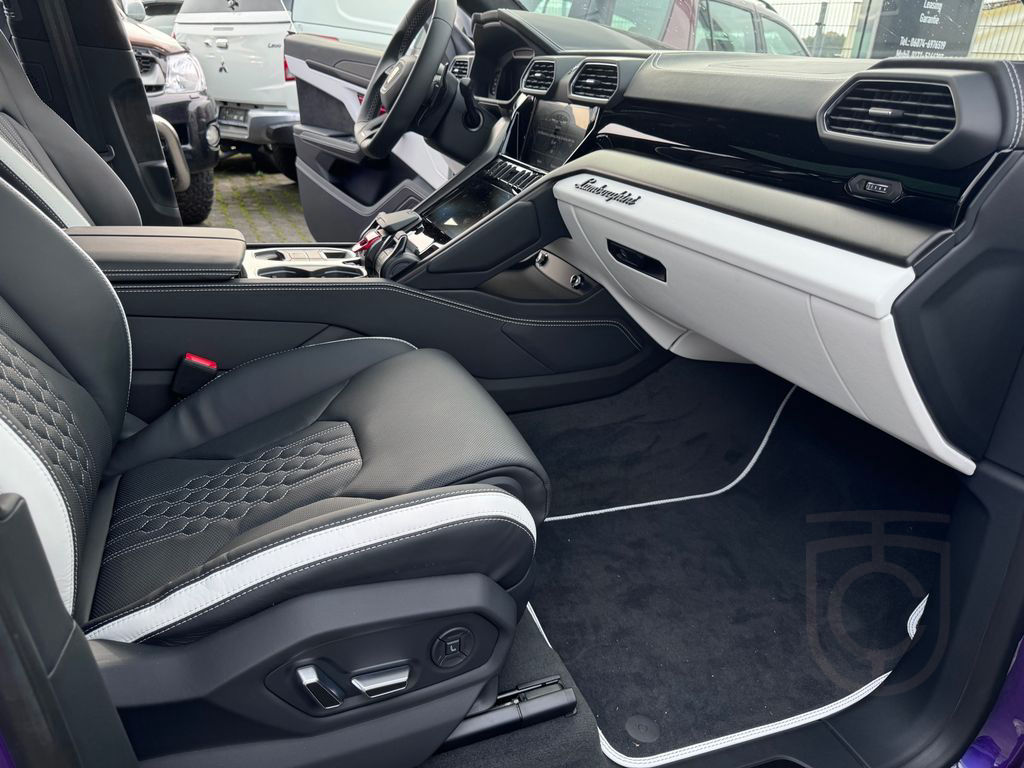 Lamborghini Urus S"Viola Mithras-Nero Ade / Akrapovic