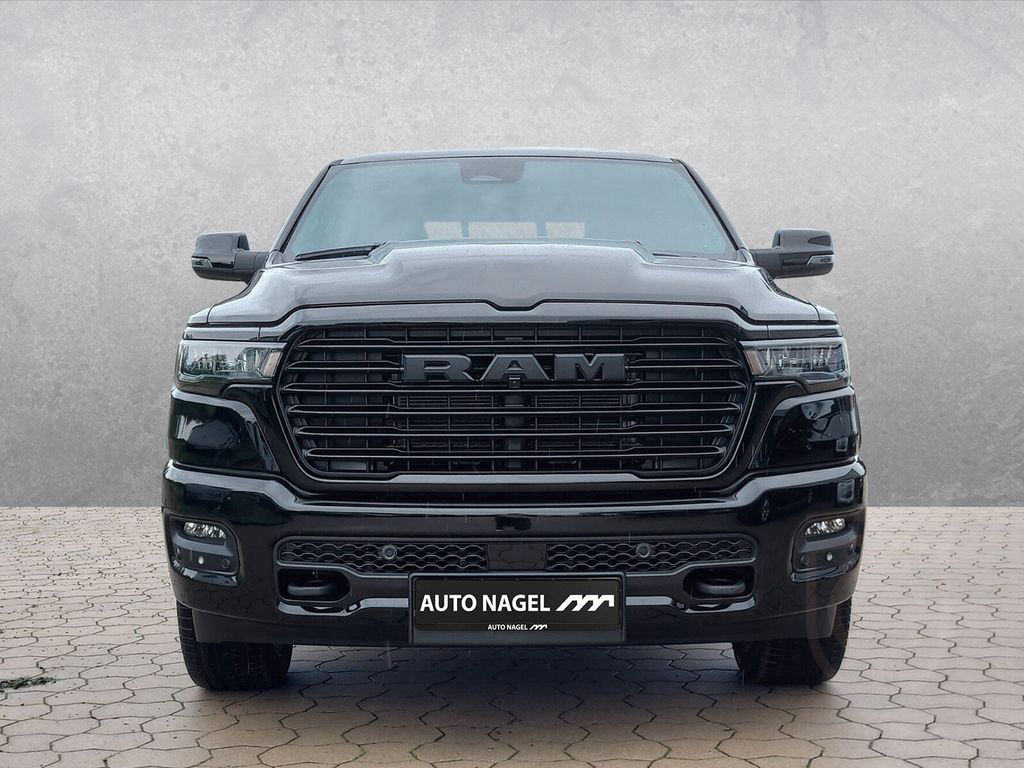Dodge 1500 Crew Cab Laramie Night MY25 Luftfed Auspuff