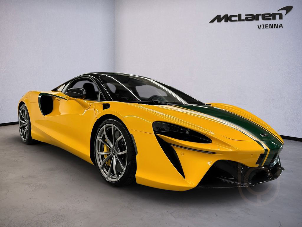 McLaren Artura / MSO Volcano Yellow / Full Carbon Fibre
