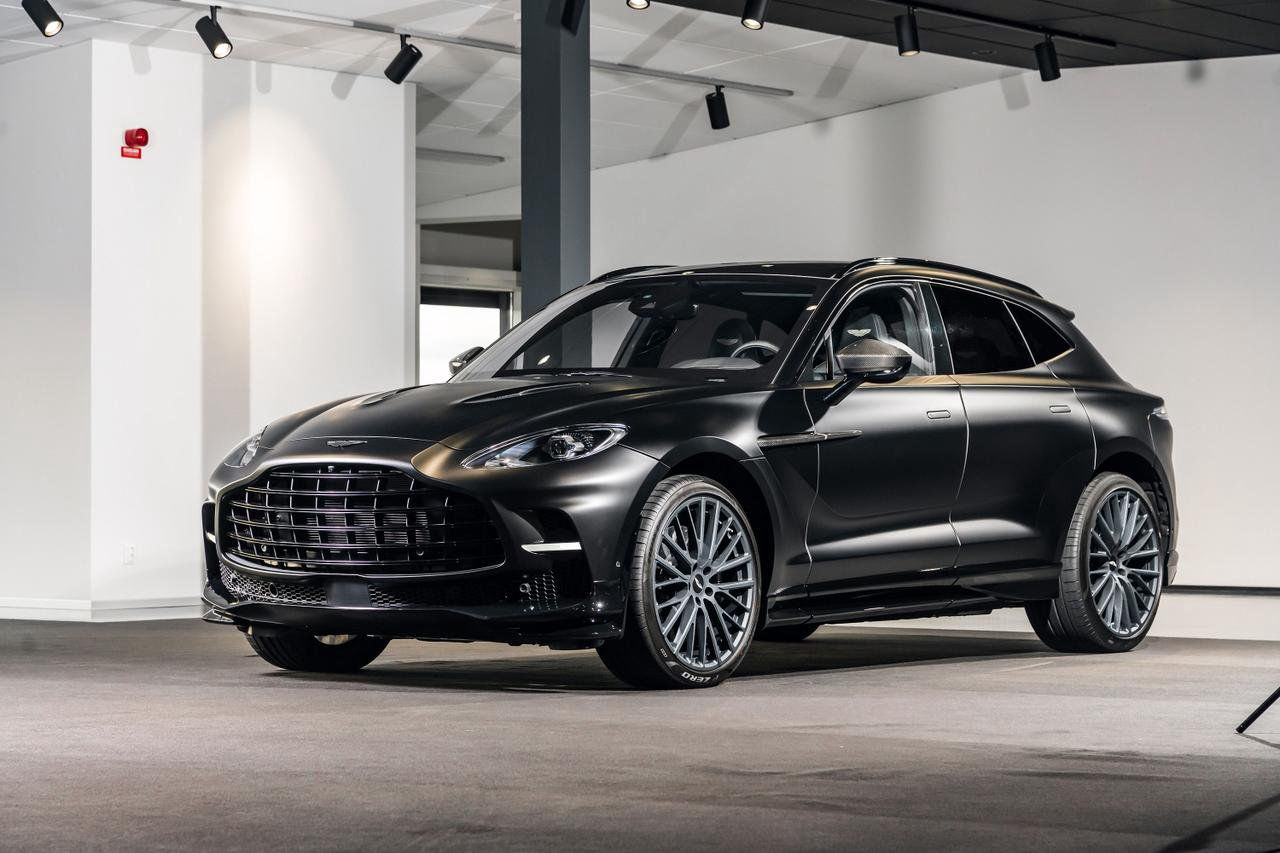 Aston Martin DBX 707