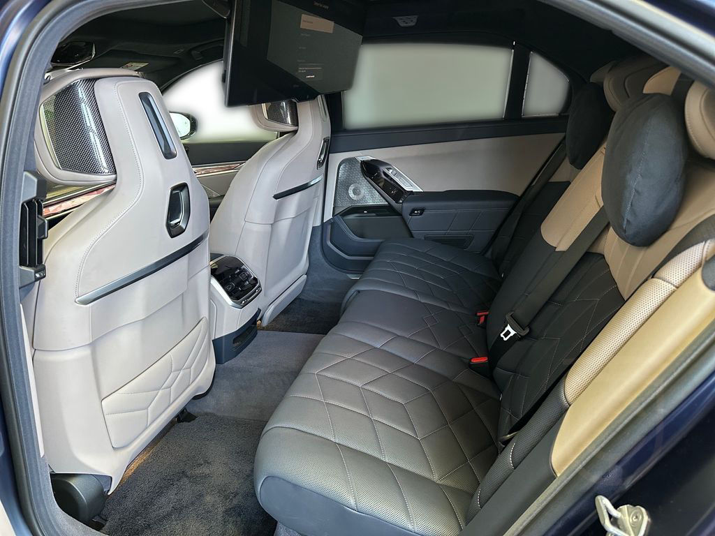 BMW M760e xDrive*Kristall*B&W*Fond-TV*PanoSkyL*360°*