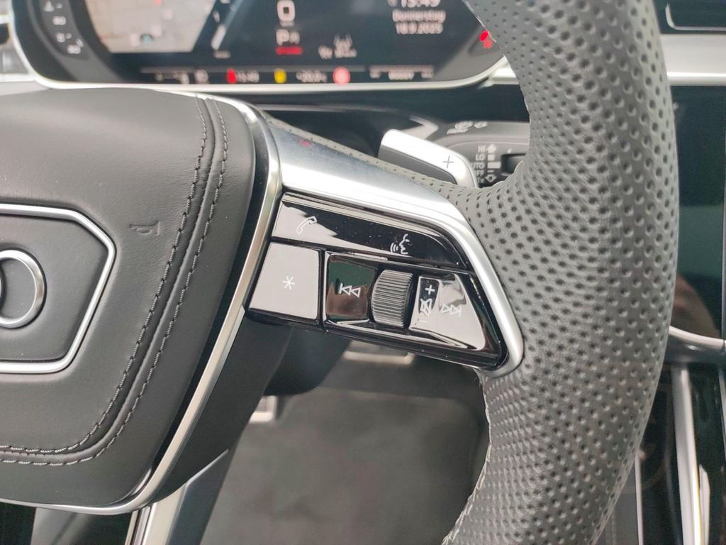 Audi S8 *PANO*StdHz*MATRIX*HuD*B&O*AHK*360°*