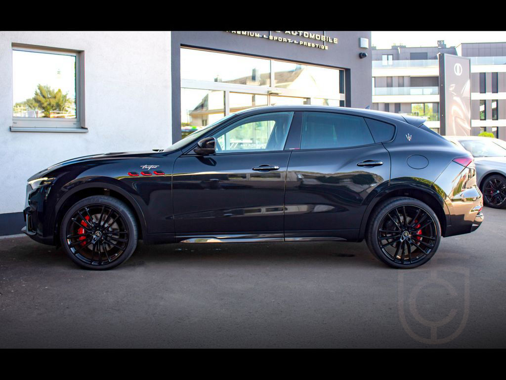 Maserati Levante V8 TROFEO°NERO ASSOLUTO°CARBON 2x°B&W