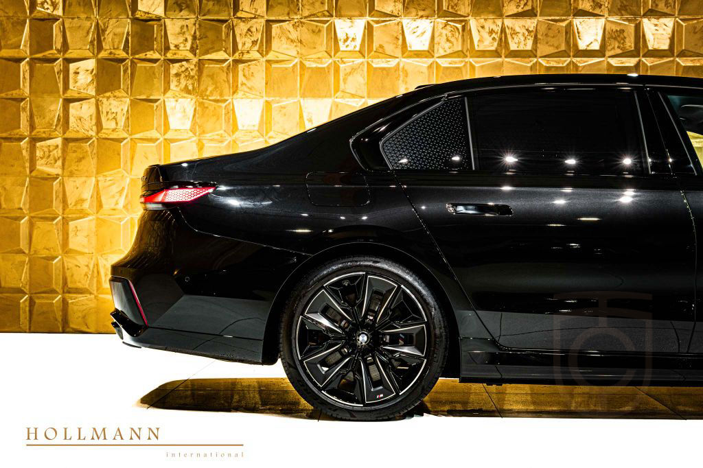 BMW M760e xDrive +SKY LOUNGE+M SPORT BRAKE SYSTEM+