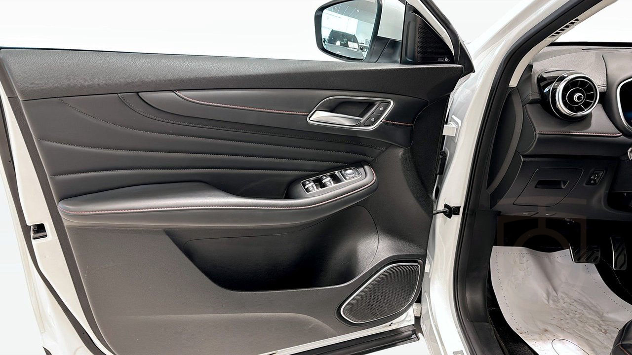 MG EHS Plug-in Hybrid Luxury