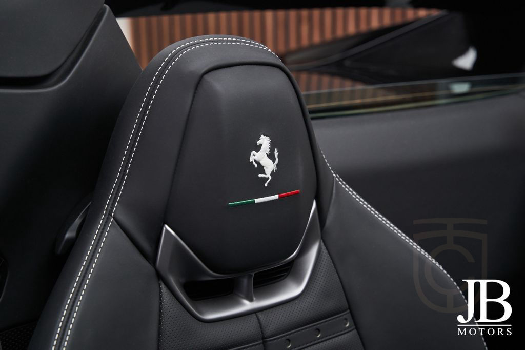 Ferrari 296 GTS Nero Daytona LIFT JBL CARBON SURROUND