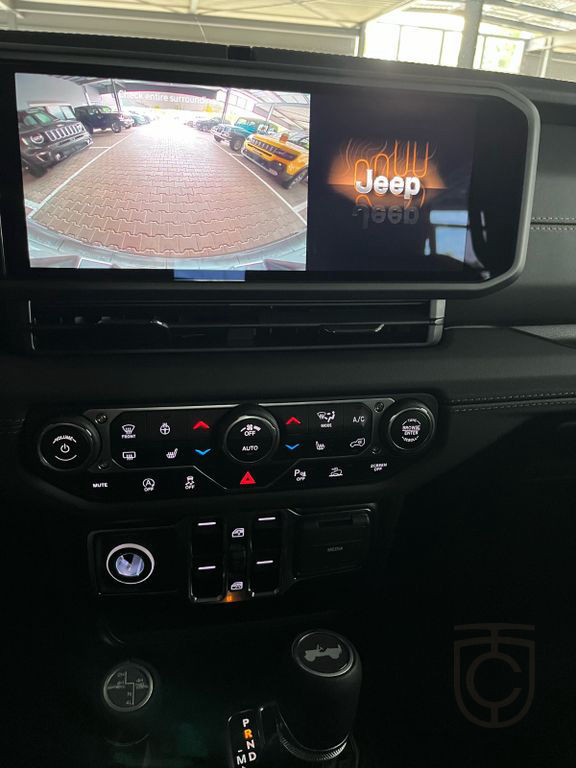Jeep Wrangler Sahara 2.0 Benzin ***Schiebedach***