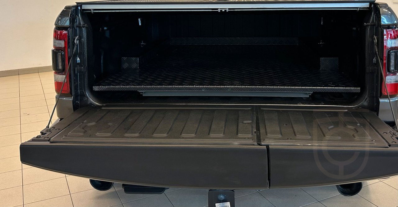 Dodge RAM 5,7 V8 Hemi 4X4 Night Edition