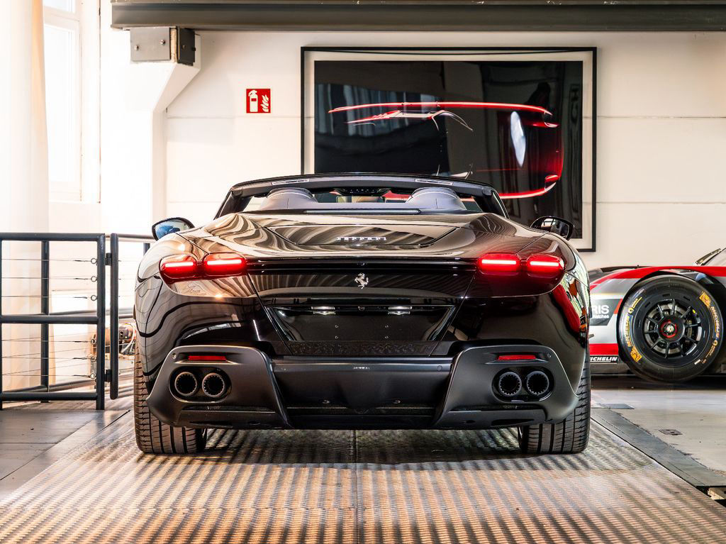 Ferrari Roma Spider 360° CARBON BEIFAHRERDISPLAY